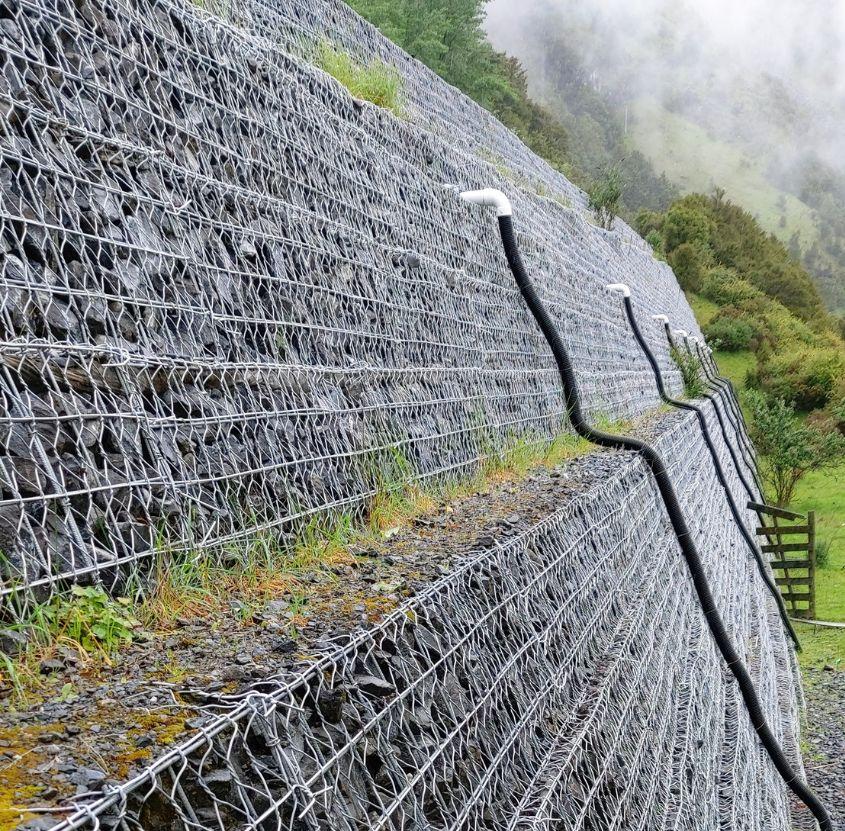 landslips-wire-mesh-system-with-rock-face-eureka-bend-845X831-img2